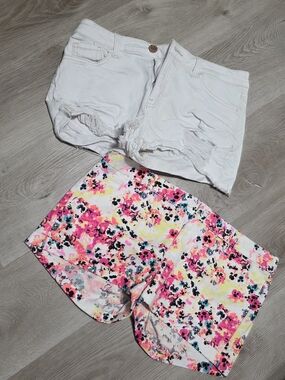SO White Distressed Denim Shorts & White Floral Multicolor Knit Shorts